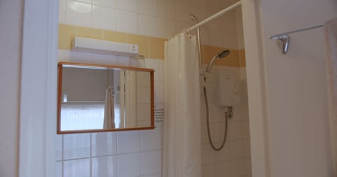 Basic Single Room, Ensuite (Room 1) | Bathroom