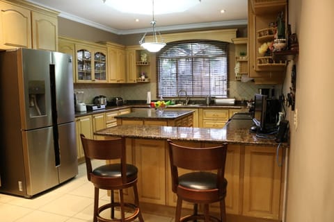 House, 5 Bedrooms | Private kitchen | Fridge, microwave, coffee/tea maker, cookware/dishes/utensils