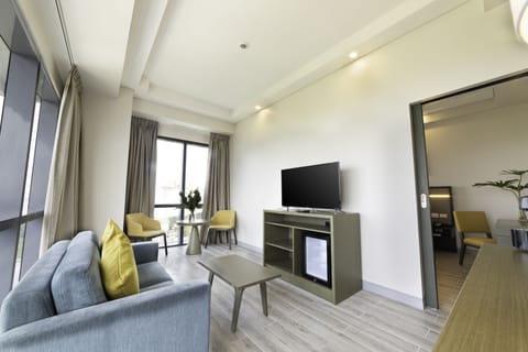 Junior Suite | Living area | Flat-screen TV