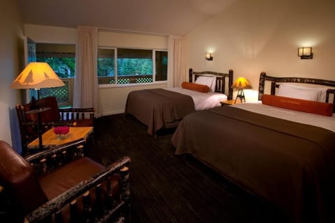 Pyramid Mountain Rooms | Bed sheets, alarm clocks