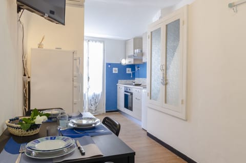 Apartment, 1 Bedroom, Partial Sea View | In-room dining