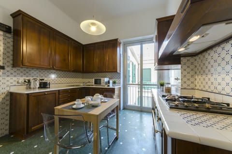 Apartment (4 Bedrooms) | Private kitchen | Fridge, microwave, oven, stovetop