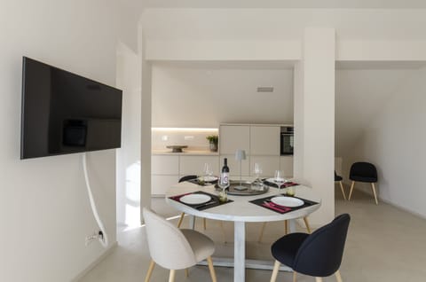 Apartment, Terrace, Sea View (4 Bedrooms) | In-room dining