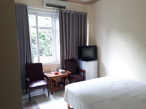 Basic Double Room | Minibar, desk, iron/ironing board, free WiFi