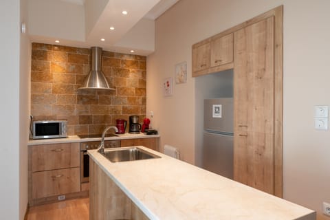 City Apartment | Private kitchen | Full-size fridge, microwave, oven, stovetop