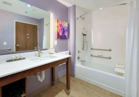 Desk, laptop workspace, iron/ironing board, free WiFi