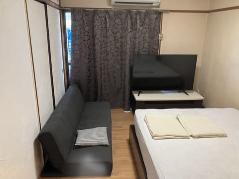 Deluxe Apartment | Desk, iron/ironing board, free WiFi, bed sheets