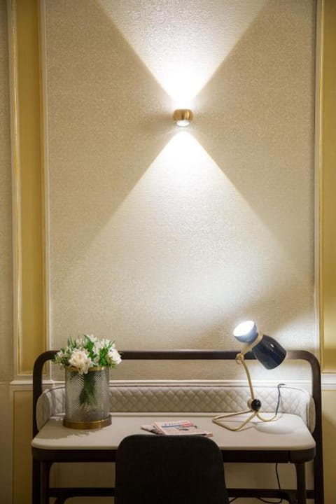 Suite LLadró | Free minibar, in-room safe, desk, blackout drapes