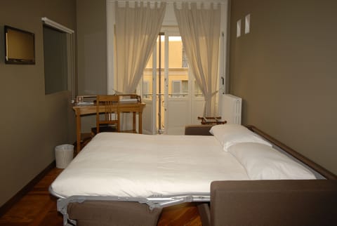 Family Quadruple Room | Desk, free WiFi, bed sheets
