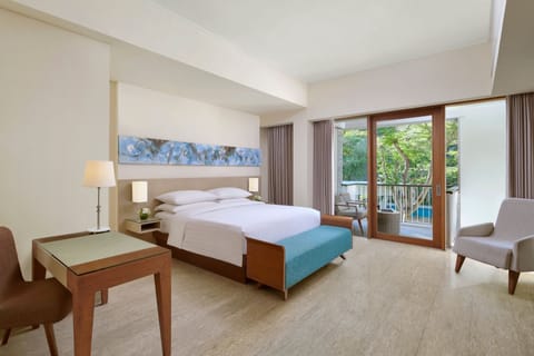 Room, 1 King Bed, Non Smoking, Balcony | Minibar, in-room safe, individually decorated, individually furnished