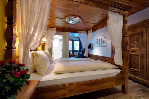 In-room safe, desk, blackout drapes, free WiFi