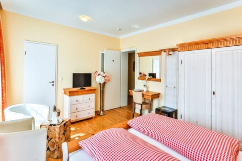 Classic Double Room, Private Bathroom | Room amenity