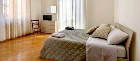 Double Room | Desk, soundproofing, free WiFi, bed sheets