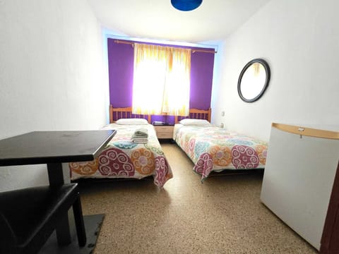 City Twin Room, Shared Bathroom | Desk, blackout drapes, WiFi, bed sheets