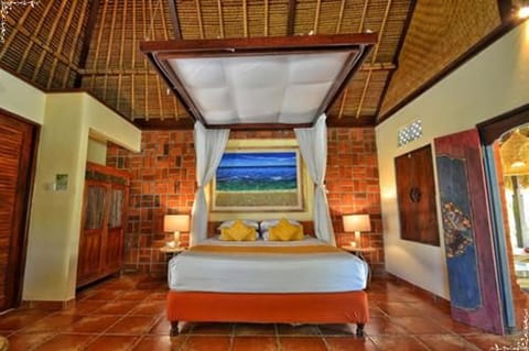 Grand Bungalow, 1 Queen Bed, Garden View | 1 bedroom, minibar, in-room safe, desk