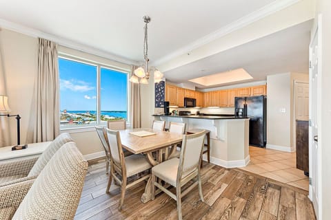 Condo, 2 Bedrooms, Balcony, Beach View (1509) | In-room dining