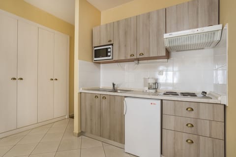 Premium Apartment (for 5+2 persons) | Private kitchen | Fridge, microwave, stovetop, coffee/tea maker