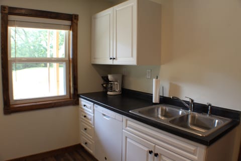 Apartment (B) | Private kitchen | Full-size fridge, microwave, oven, stovetop