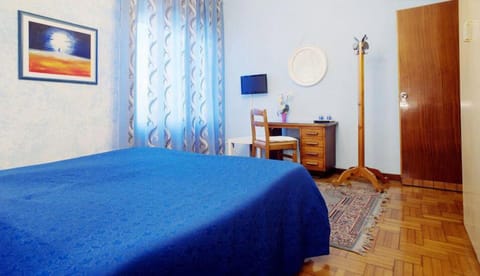 Double Room, Shared Bathroom (Paradiso) | Individually decorated, individually furnished, desk, free WiFi