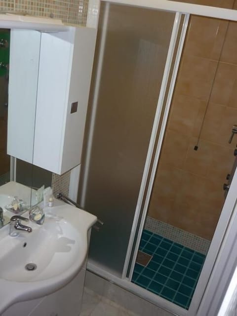 Double Room, Private Bathroom (Inferno) | Bathroom | Shower, towels, toilet paper