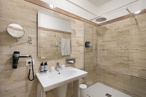 Deluxe Bungalow (Signature Level) | Bathroom | Shower, rainfall showerhead, free toiletries, hair dryer