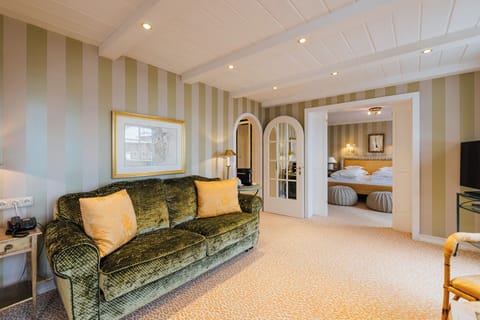 Superior Suite | In-room safe, individually decorated, individually furnished, desk