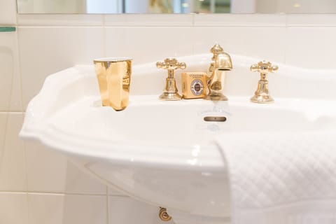 Superior Double Room | Bathroom amenities | Eco-friendly toiletries, hair dryer, bathrobes, towels