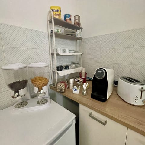 Full-size fridge, microwave, stovetop, coffee grinder