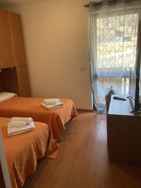 Comfort Apartment | Premium bedding, individually furnished, desk, bed sheets