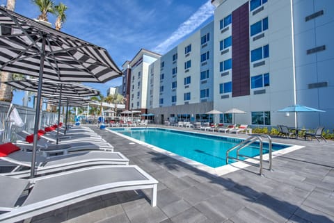 Outdoor pool, pool umbrellas