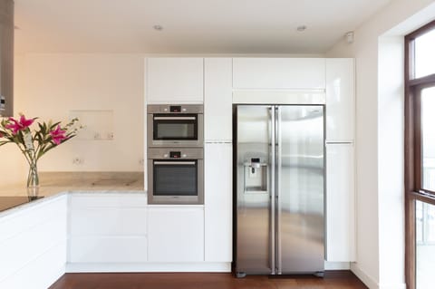 Apartment, 3 Bedrooms | Private kitchen | Full-size fridge, microwave, oven, stovetop