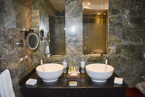 Superior Double Room (Oxygen) | Bathroom | Combined shower/tub, jetted tub, free toiletries, hair dryer