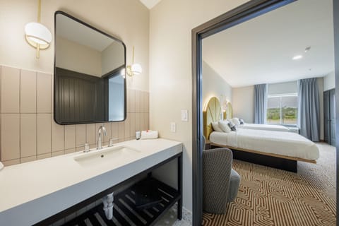 Standard Double Queen Standard | Bathroom | Free toiletries, hair dryer, towels