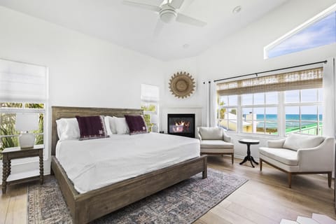 Romantic Studio Suite, 1 King Bed, Ocean View (Non-Pet Room) | Premium bedding, free minibar items, individually decorated