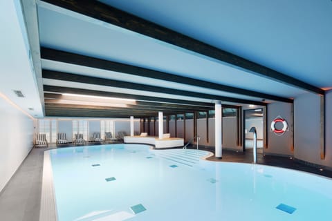 Indoor pool, sun loungers