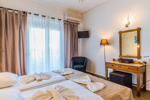 Classic Double Room | In-room safe, blackout drapes, iron/ironing board, free WiFi