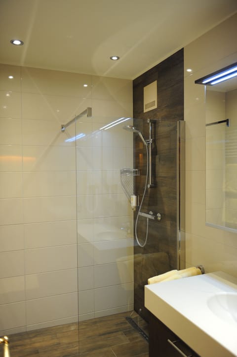 Deluxe Double Room | Bathroom | Deep soaking tub, hair dryer, bathrobes, towels