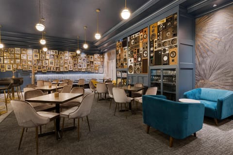 Serves lunch, dinner, and happy hour