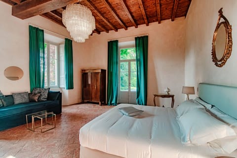 Studio Suite | Frette Italian sheets, premium bedding, down comforters, pillowtop beds