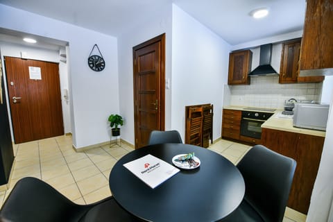 Classic Apartment | Dining room