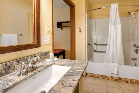 Room, 1 King Bed, Accessible, Non Smoking | Bathroom | Combined shower/tub, spring water tub, hydromassage showerhead