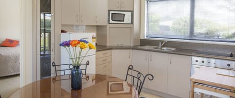 King or Queen Apartment Sleeps 4 | Private kitchen | Fridge, microwave, stovetop, electric kettle