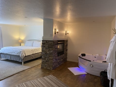 Honeymoon Studio Suite, Non Smoking, Garden View | Memory foam beds, blackout drapes, iron/ironing board, free WiFi