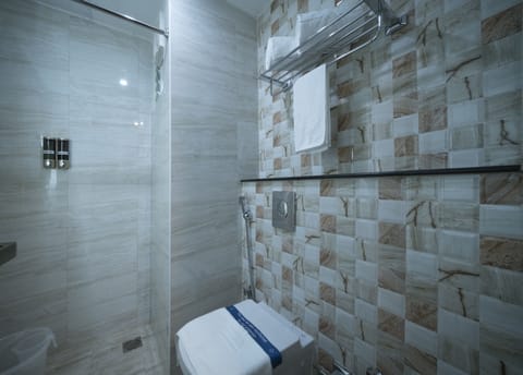 Standard Room | Bathroom | Shower, towels