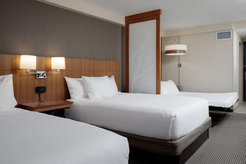 Premium bedding, in-room safe, desk, laptop workspace