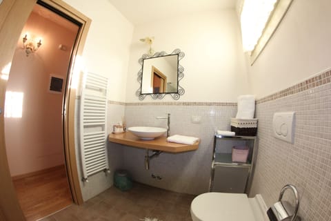 Double Room | Bathroom | Shower, hair dryer, bidet, towels