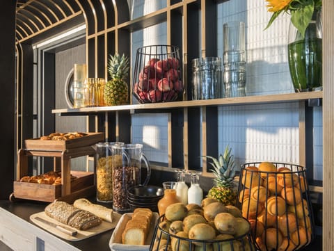 Free daily continental breakfast