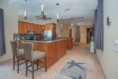 Condo, 2 Bedrooms | Private kitchen | Fridge, oven, stovetop, coffee/tea maker