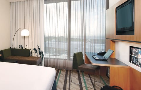 Superior Room, 1 King Bed, Accessible | In-room safe, desk, blackout drapes, soundproofing