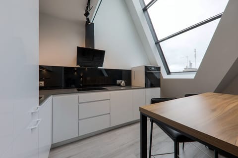 Penthouse | Private kitchenette | Fridge, stovetop, coffee/tea maker, electric kettle